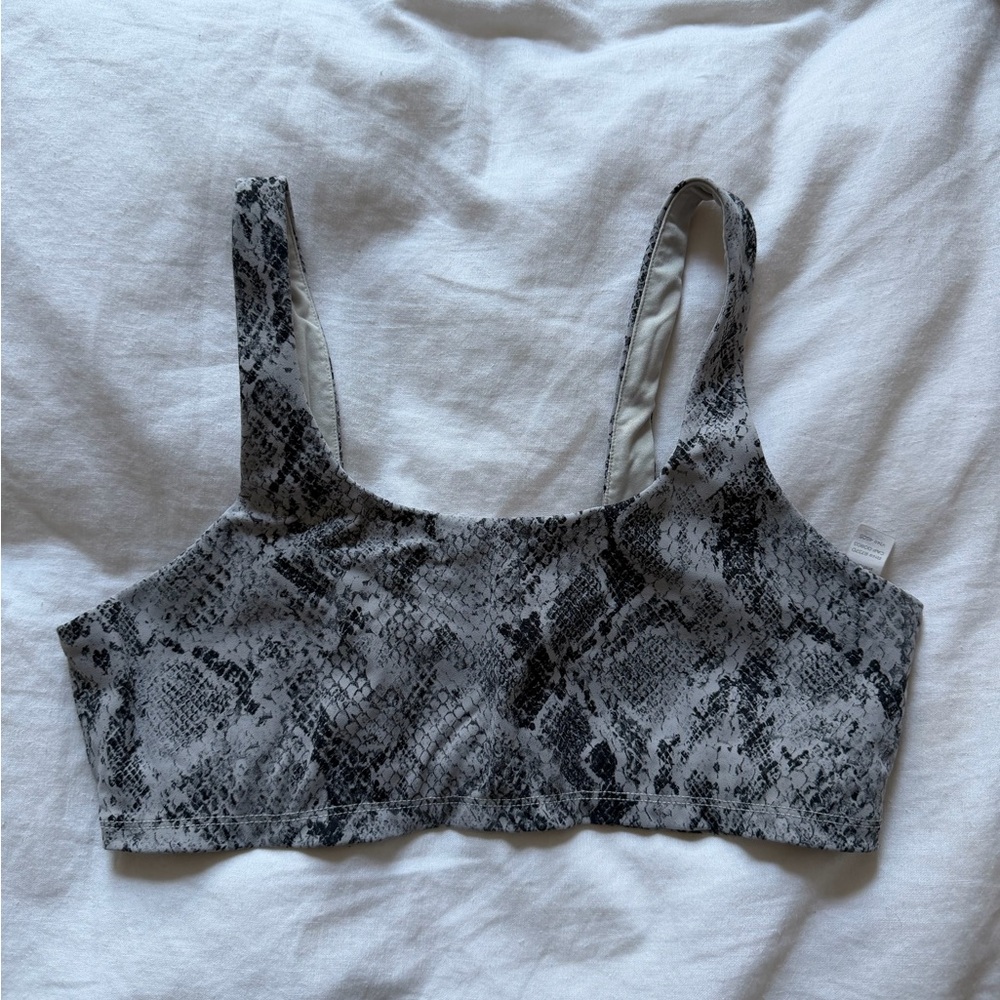 ALO Yoga Snake Print Sports Bra - Black and Gray